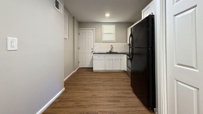 Building Photo - Move-In Ready 3BR Row Home in North Philly – Updated Kitchen & Bath
