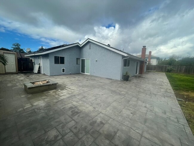 Building Photo - Pet friendly 4 bedroom Orcutt House