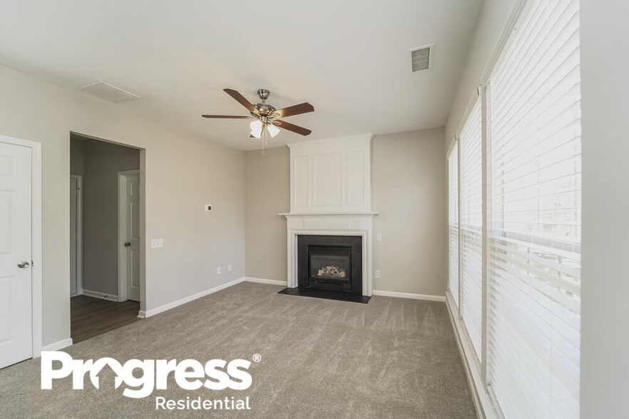 Building Photo - 10453 Roundleaf Dr