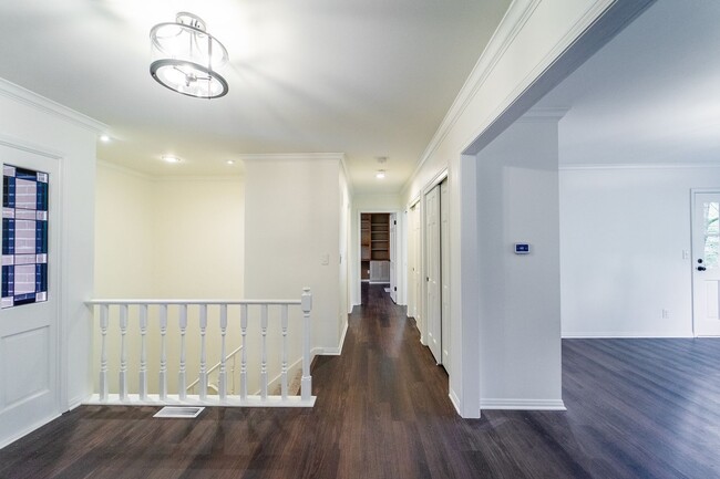 Building Photo - Newly remodeled Beautiful Traditional Ranch home in Lincoln's school district!
