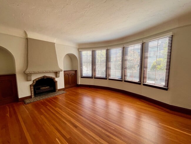 Primary Photo - New On Market! Gorgeous Marina Home