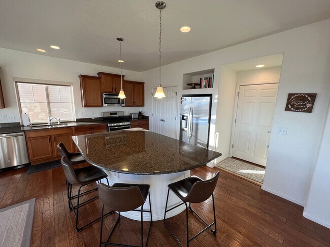 Building Photo - 4 Bed 4 Bath Home in Banning Lewis Ranch