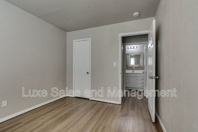 Building Photo - 1005 SW 63rd St