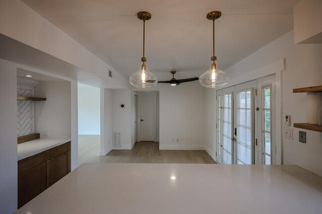 Building Photo - 8372 E Solano Dr