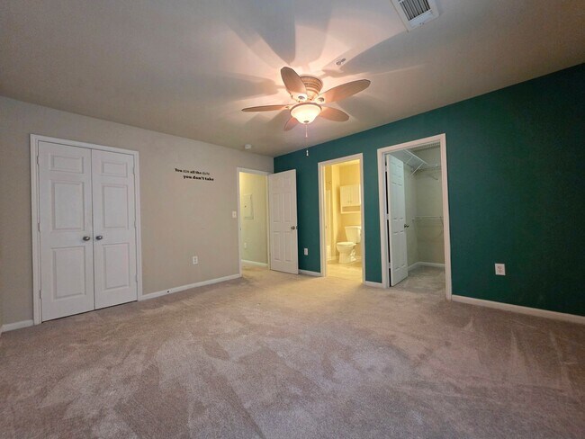 Building Photo - Gulf Shores town home with garage