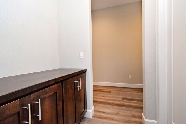 Building Photo - Gorgeous Home