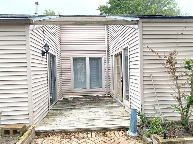 Building Photo - 1103 Forest Home Dr