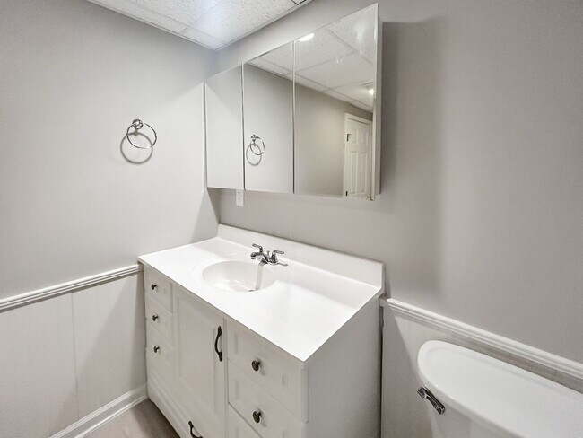 Building Photo - Stunning 5-Bedroom Executive Home in Kennesaw’s Preserve Falcon Hills!
