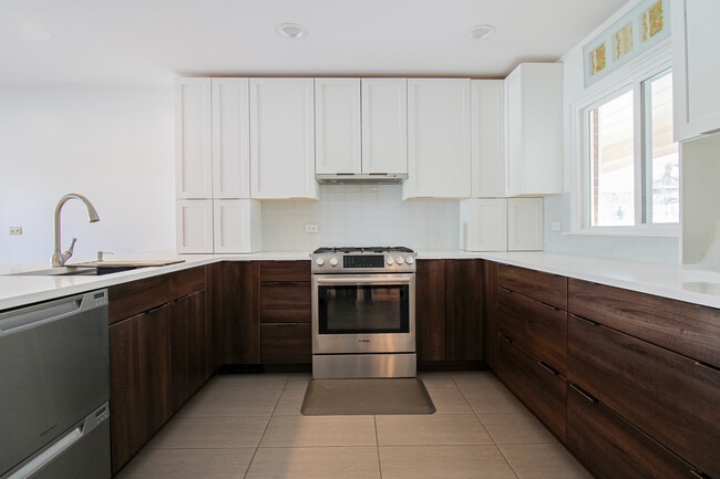 Building Photo - 71 Lake Shore Dr