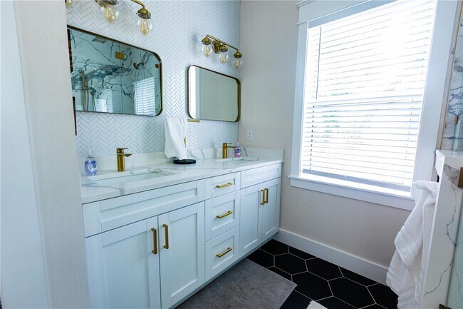 Building Photo - 507 E Paris St