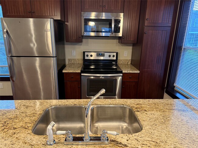 Building Photo - 334 W 22nd St