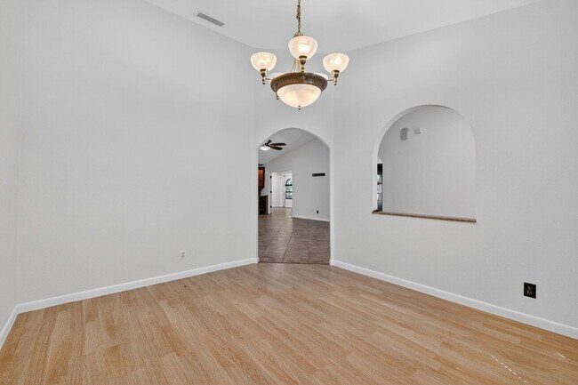 Building Photo - 1180 SW Mirror Lake Cove