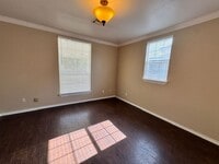 Building Photo - 3 bed 2.5 baths with new paint, carpet and appliances in Chickasha! ready for move in!