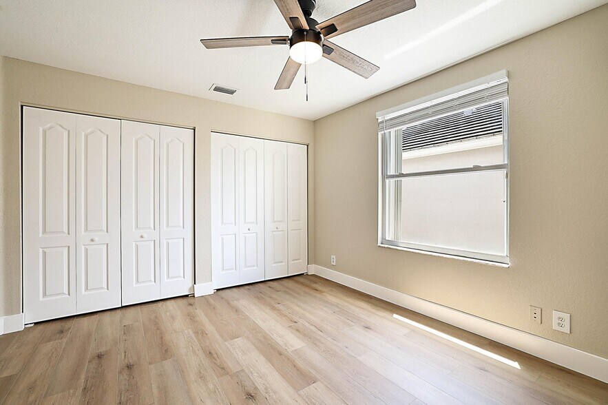 Building Photo - 122 Kensington Way