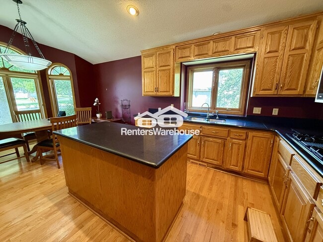 Building Photo - 10445 Fawns Way