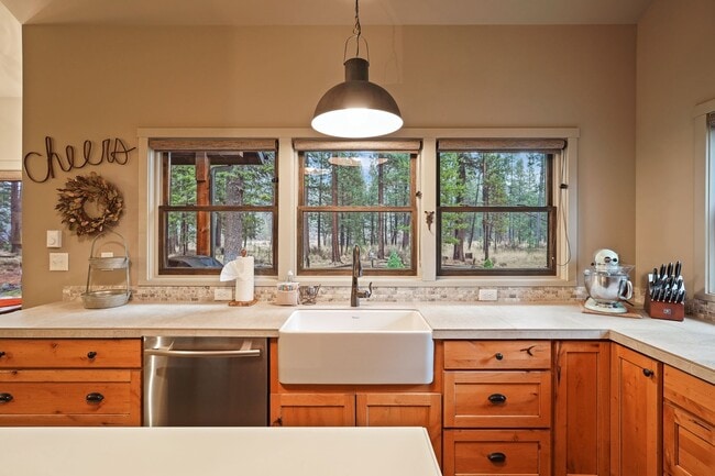 Building Photo - Unfurnished Peaceful River Retreat – Moder...
