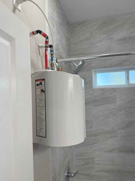 Water Heater - 5712 Abbey Ct