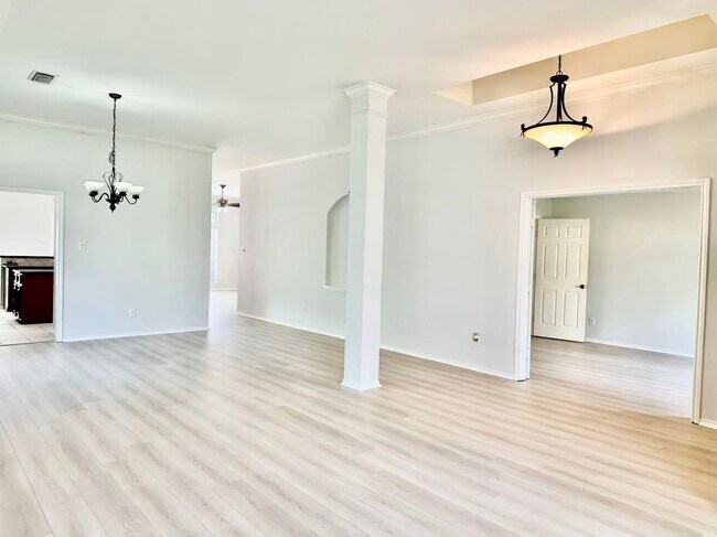 Building Photo - 3131 Valley Ct