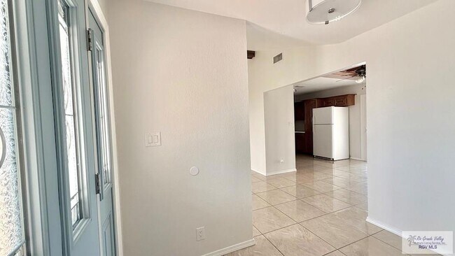 Building Photo - 1587 Pinion Dr