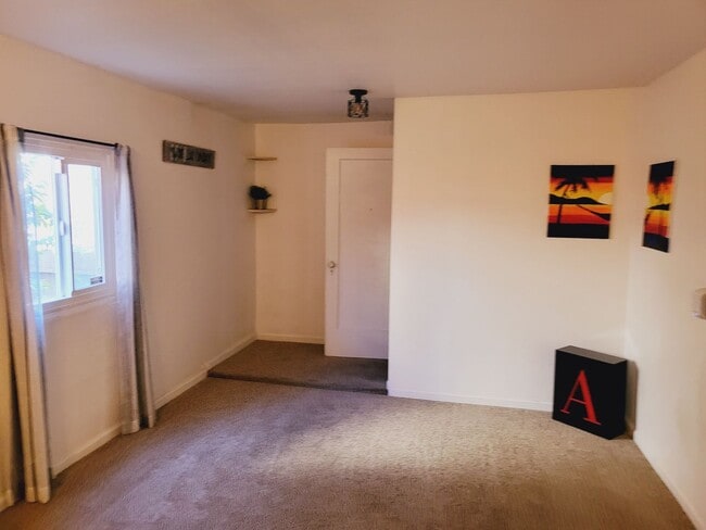 Building Photo - Charming Single Family Home
