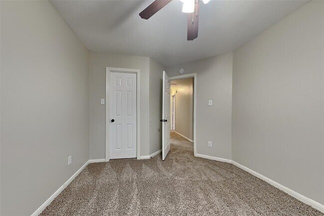 Building Photo - 59 Terraglen Dr