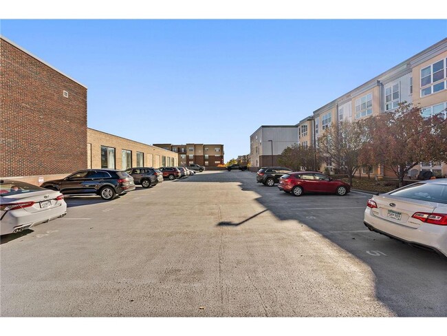 Building Photo - 2650 University Ave W