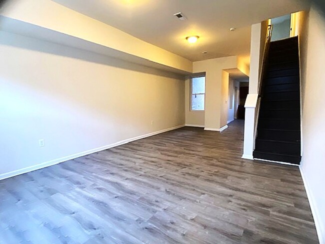 Building Photo - BEAUTIFULLY RENOVATED TOWNHOME IN ALLENTOW...