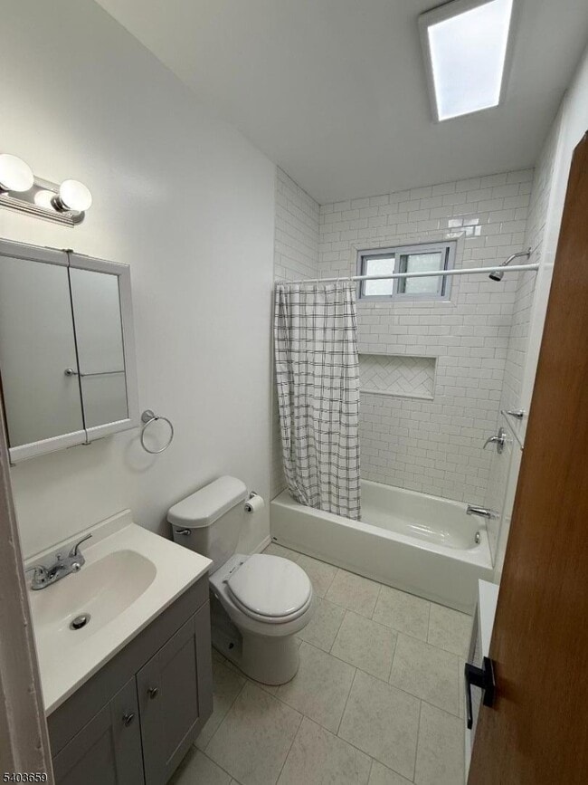 Building Photo - 740 Van Buren Ave