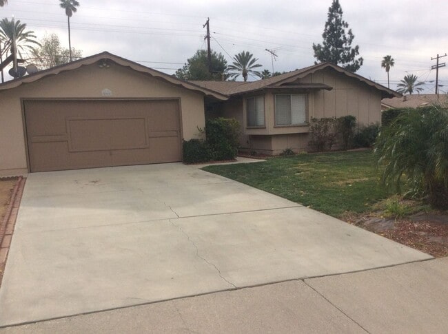 Primary Photo - 4 Bedroom 1.75 Bathroom in Riverside