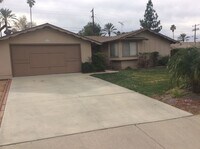 Building Photo - 4 Bedroom 2 Bathroom in Riverside Walking ...