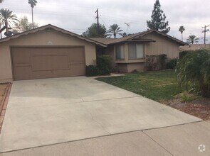Building Photo - 3 Bedroom 2 Bathroom in Riverside Walking ...