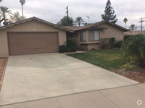 Building Photo - 4 Bedroom 1.75 Bathroom in Riverside
