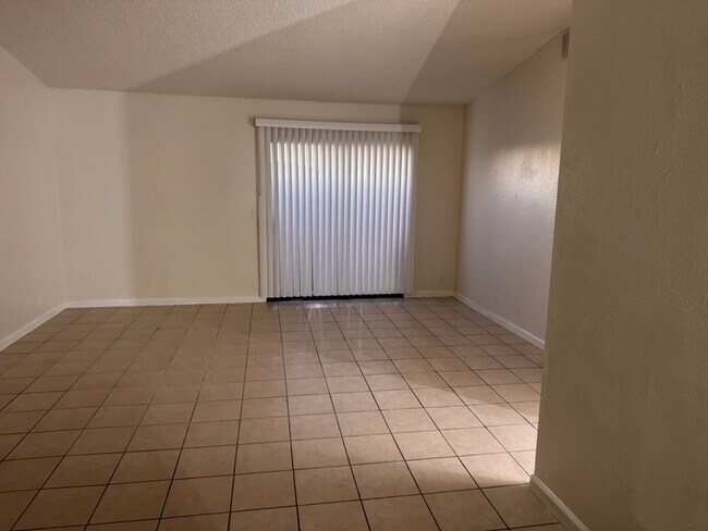 Building Photo - 13584 Yakima Rd