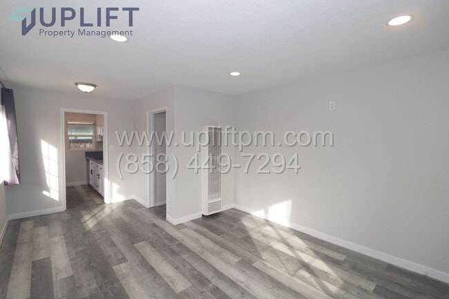 Building Photo - Swift Ave (4233-4239)