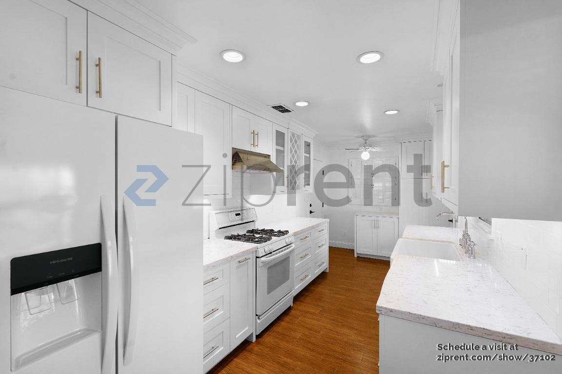 Building Photo - 6025 3rd Ave