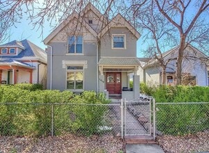 Building Photo - 1419 Lipan St