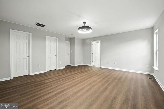 Building Photo - 4705 Manor Dr