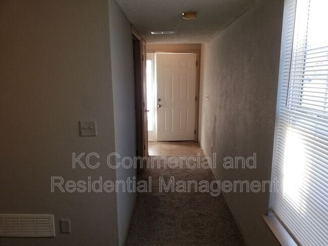 Building Photo - 4622 Willow Ave