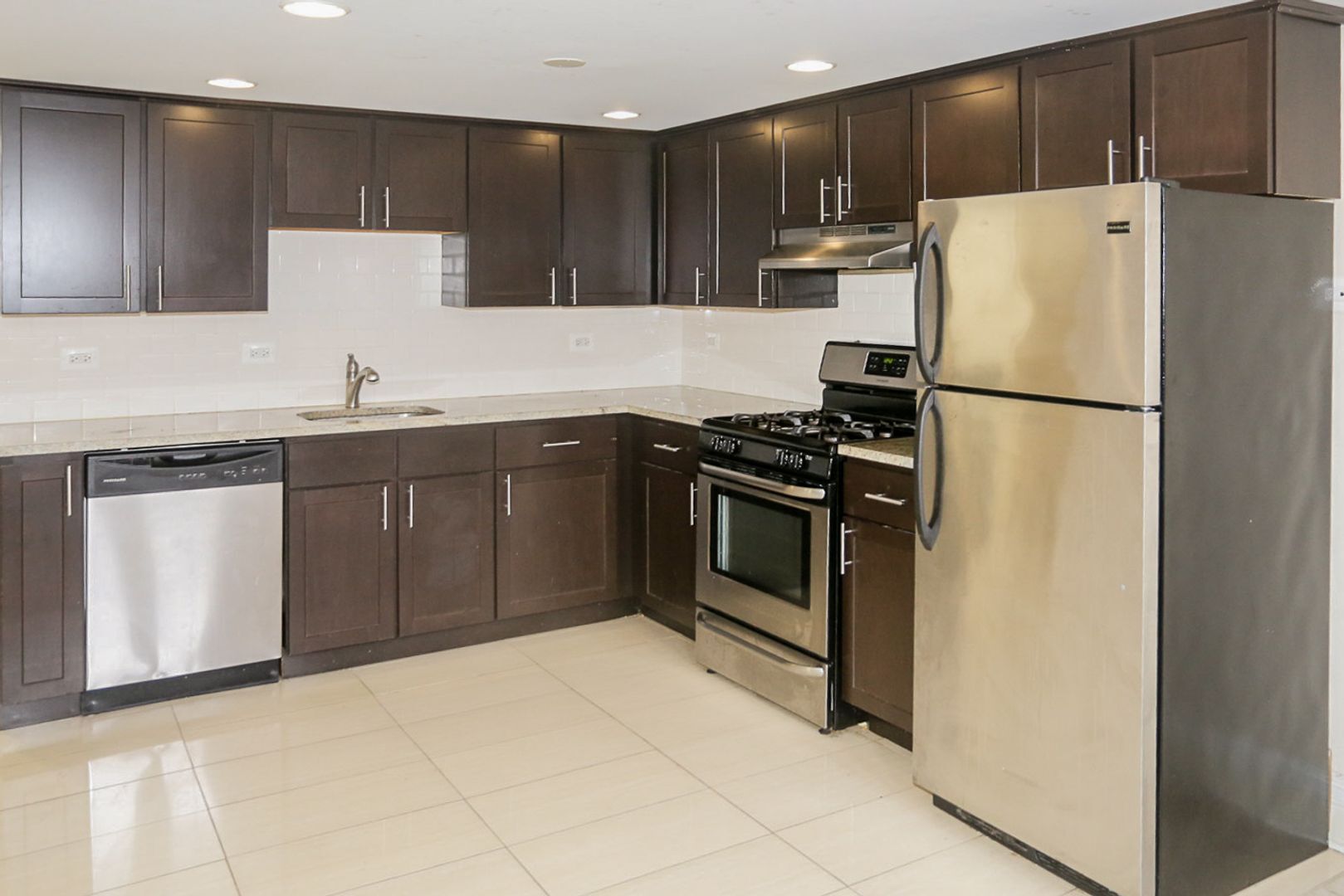 Building Photo - 877 W Lill Ave