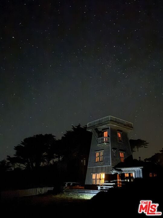 Primary Photo - 45340 Little Lake St