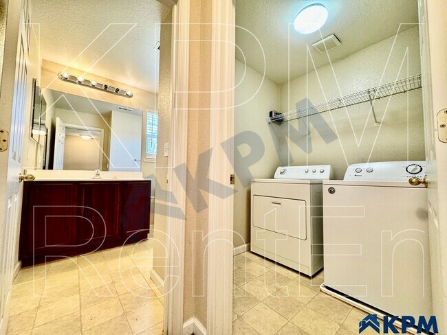 Building Photo - 1504 Cat Tail Dr