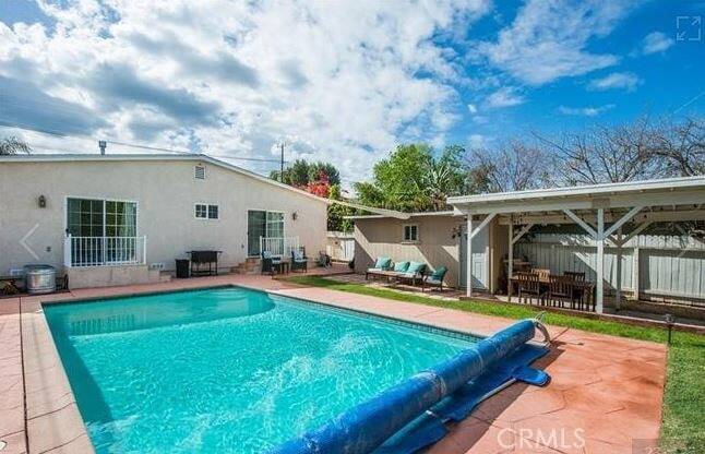 Building Photo - 17827 Burbank Blvd