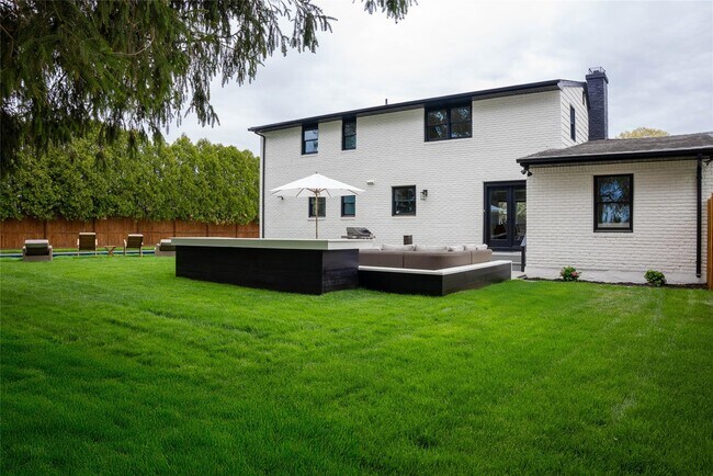 Building Photo - 17 Underhill Dr