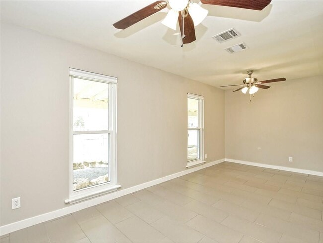Building Photo - 1406 Green Forest Dr