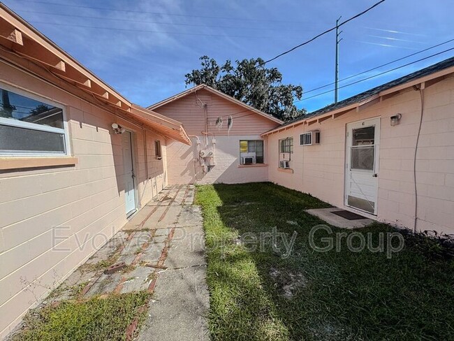 Building Photo - 710 N Grove St