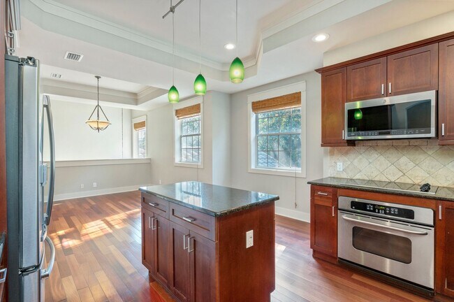 Building Photo - Gorgeous Regatta Bay 3 Bedroom Townhouse!