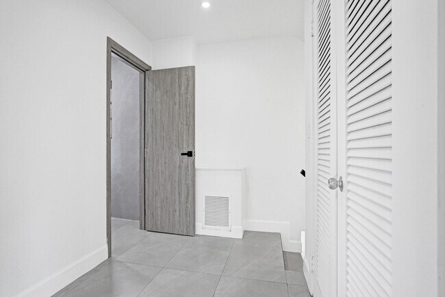 Building Photo - 6700 E Tropical Way