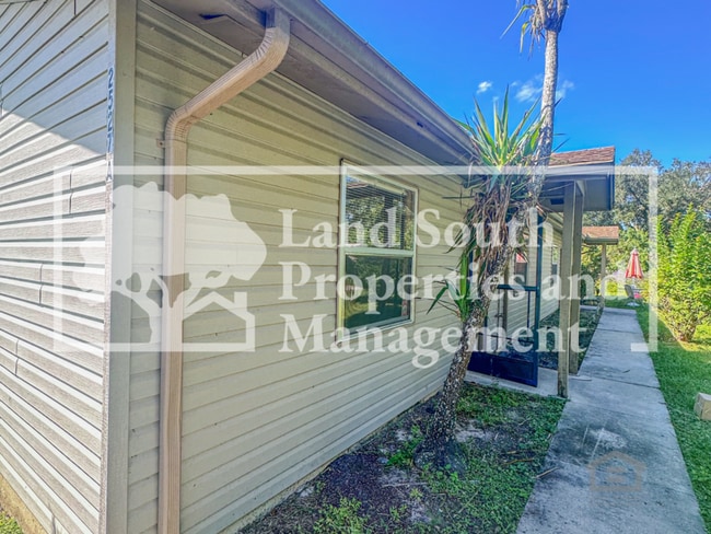 Building Photo - 2527 Crystal Lake Acres Dr