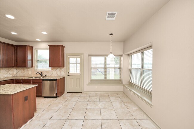 Building Photo - 2414 Argos Dr