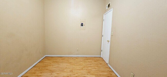 Building Photo - 1311 E San Antonio Ave